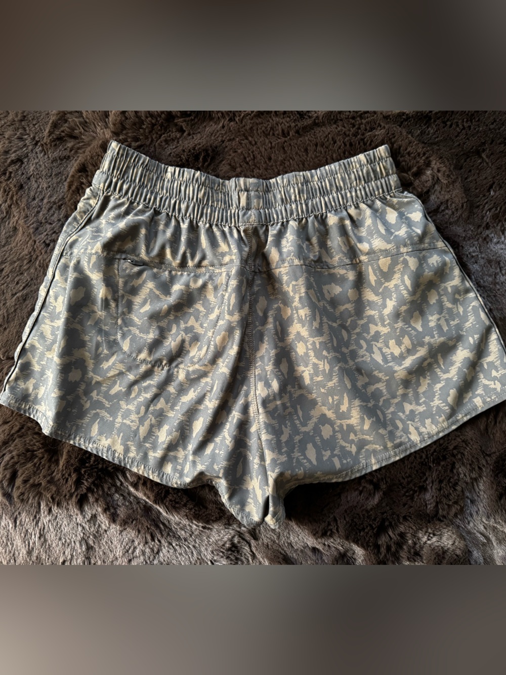 Vuori Shorts - M - Picture 2 of 2